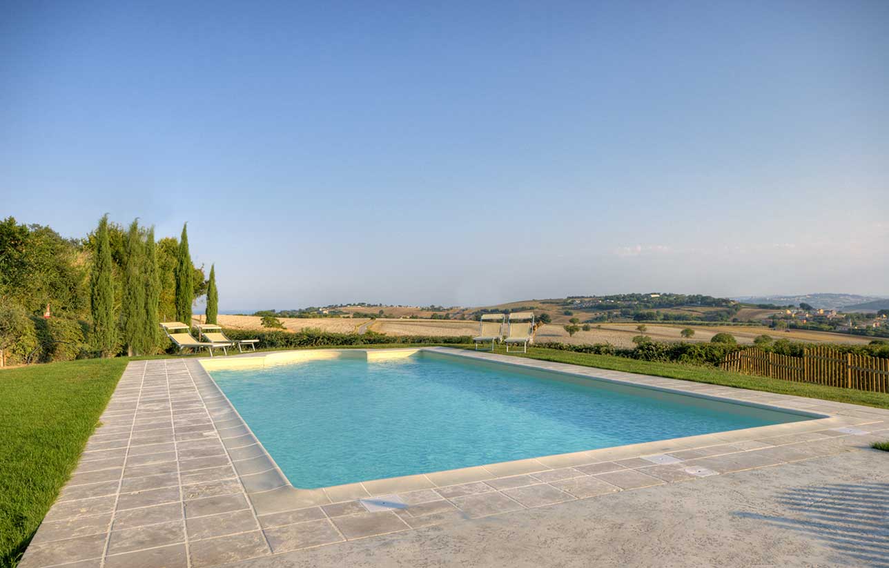 Piscina a sale con idromassaggio